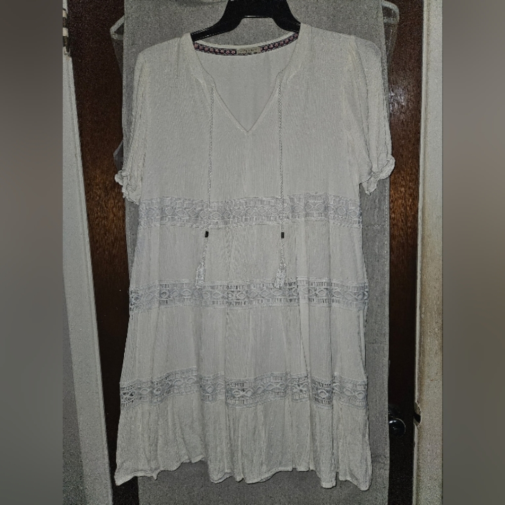 Elegant White Lace Trimmed Women's Dress